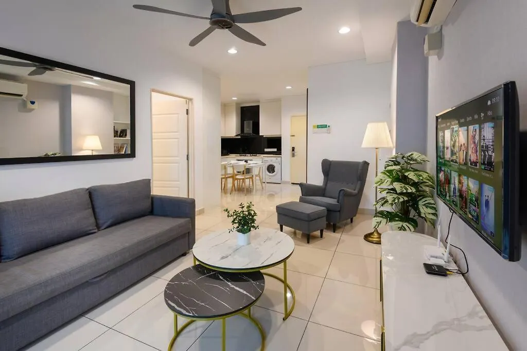 2R2B Seaview Serenity 1 To 8Pax Gurney Mansion One George Town Apartment