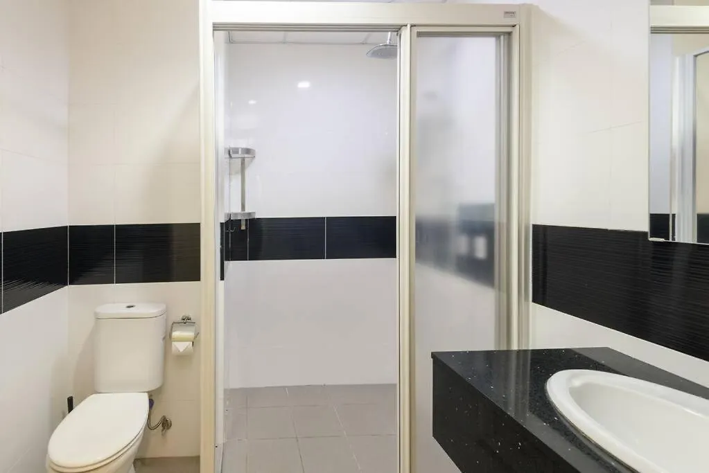Apartment 2R2B Seaview Serenity 1 To 8Pax Gurney Mansion One George Town Malaysia