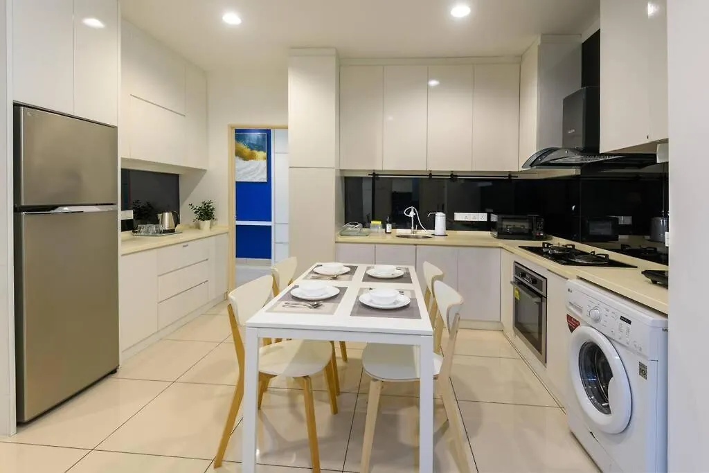 2R2B Seaview Serenity 1 To 8Pax Gurney Mansion One George Town Apartment