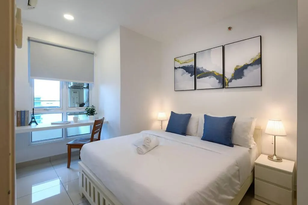 2R2B Seaview Serenity 1 To 8Pax Gurney Mansion One George Town 0*,  Malaysia