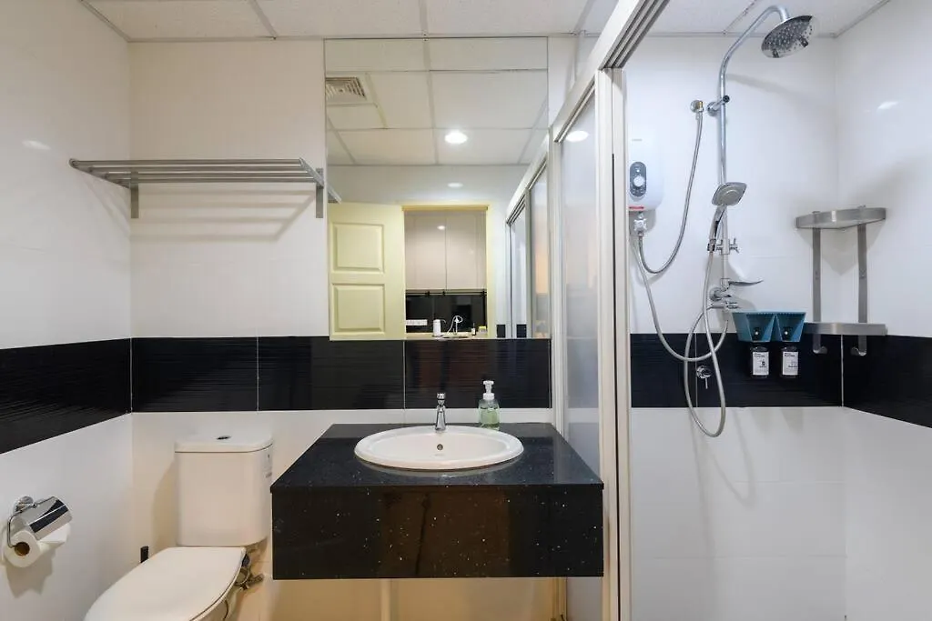 2R2B Seaview Serenity 1 To 8Pax Gurney Mansion One George Town Apartment