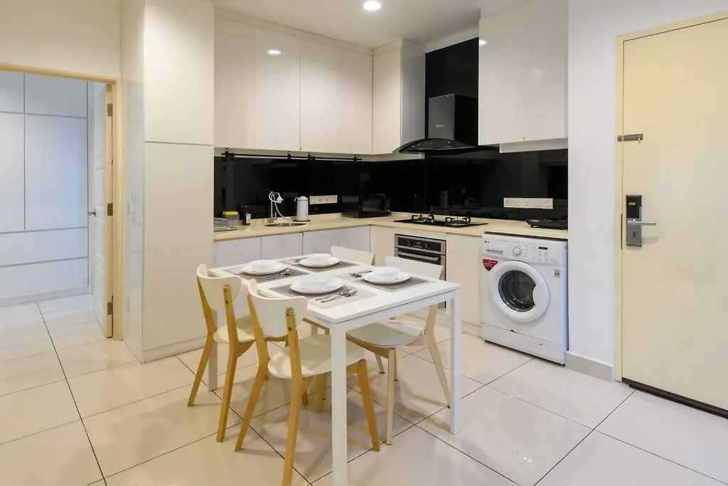 2R2B Seaview Serenity 1 To 8Pax Gurney Mansion One George Town